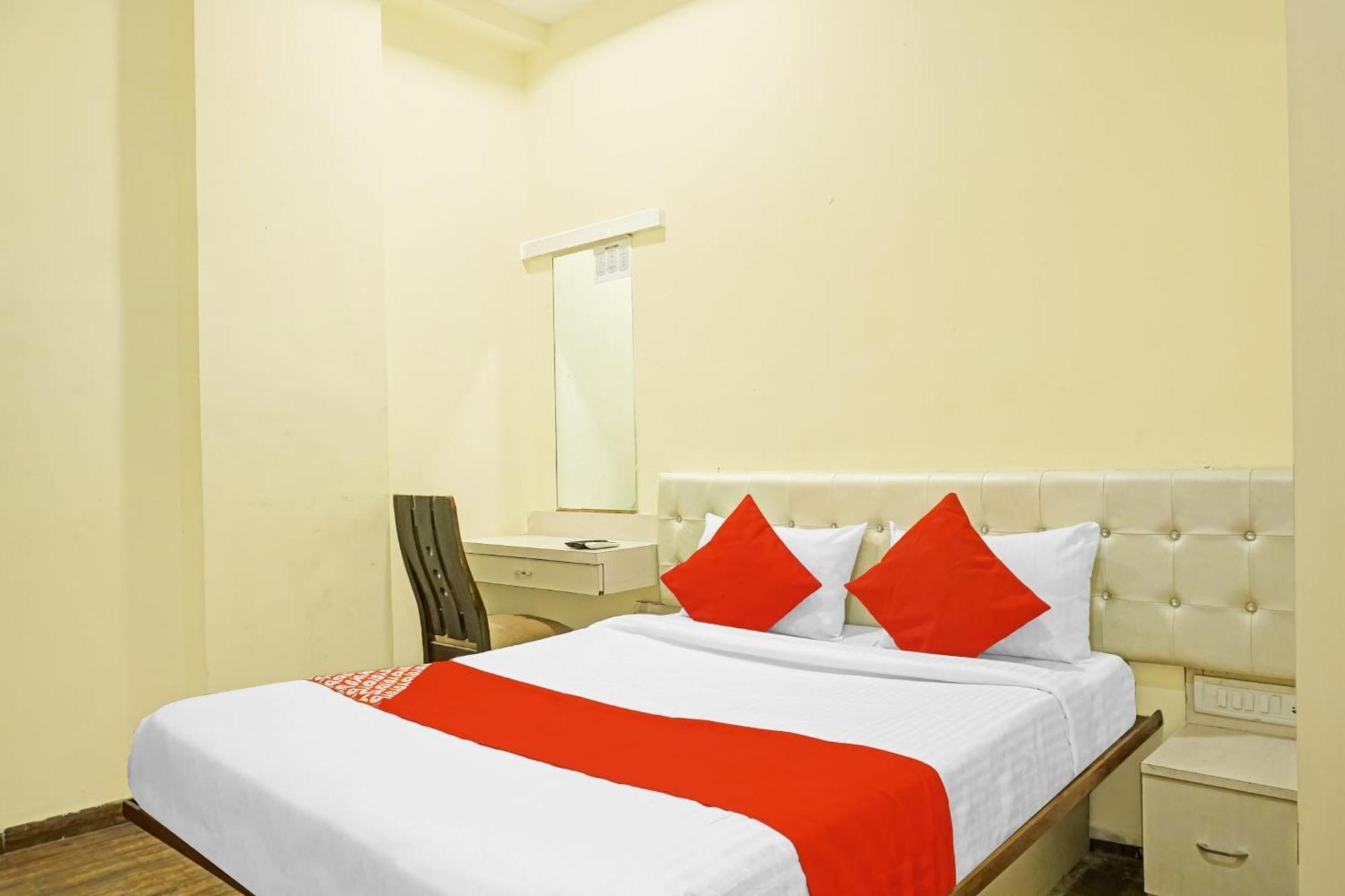 Hotel O 24K Inn Mundhwa Екстер'єр фото