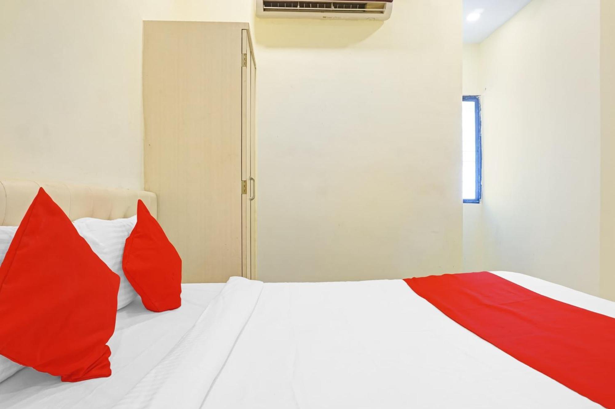 Hotel O 24K Inn Mundhwa Екстер'єр фото