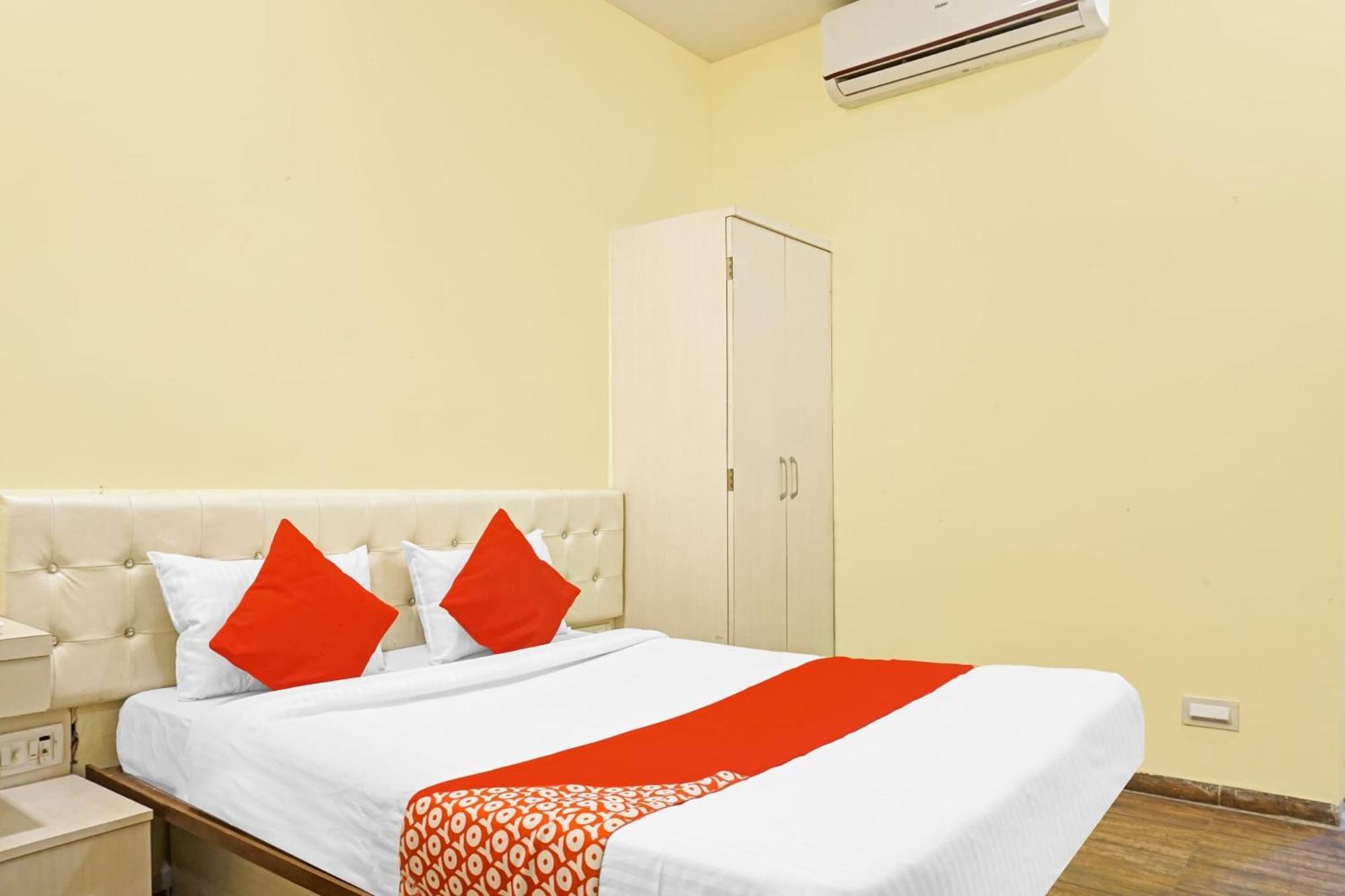Hotel O 24K Inn Mundhwa Екстер'єр фото