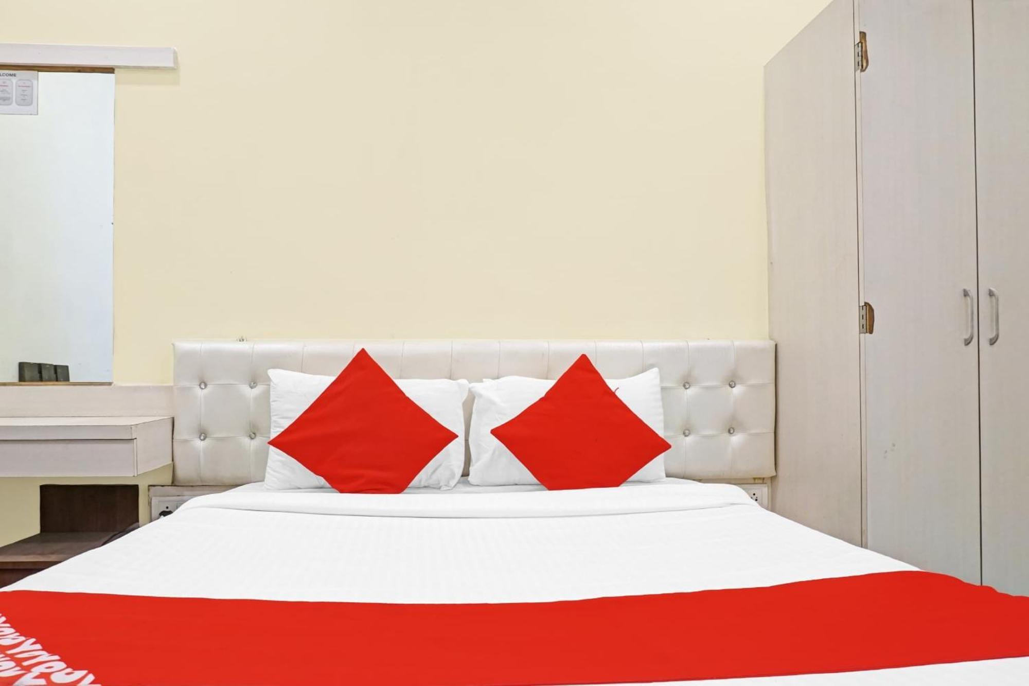 Hotel O 24K Inn Mundhwa Екстер'єр фото