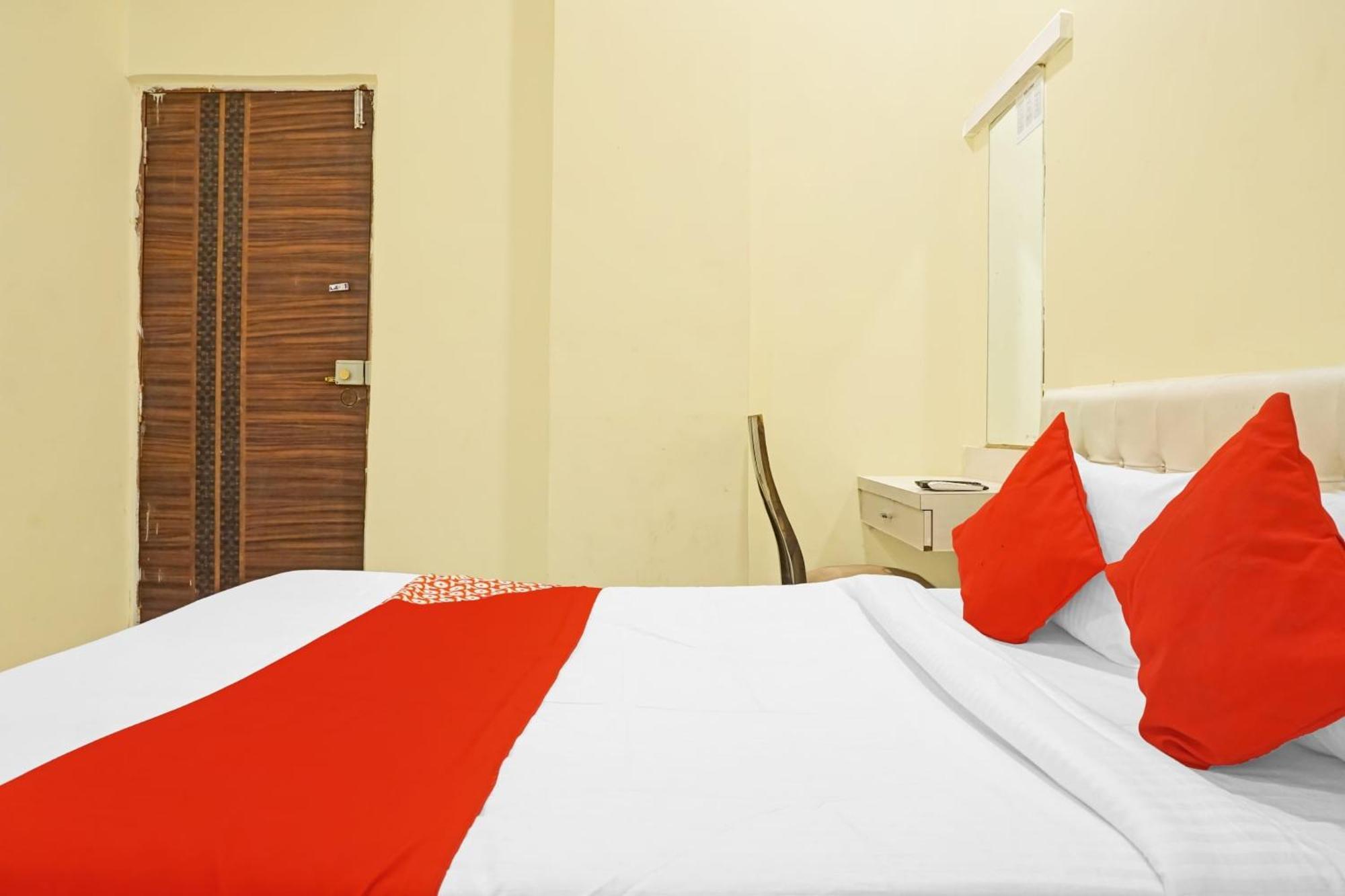 Hotel O 24K Inn Mundhwa Екстер'єр фото