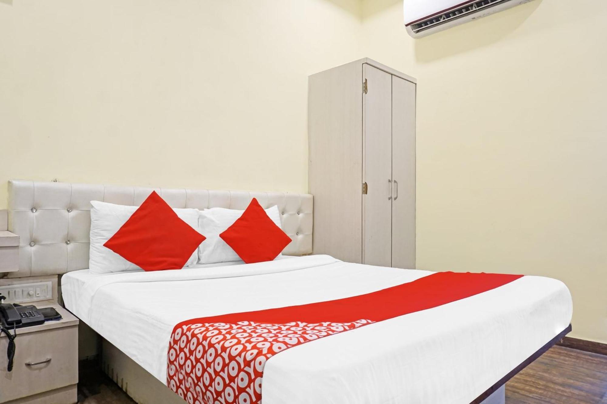 Hotel O 24K Inn Mundhwa Екстер'єр фото