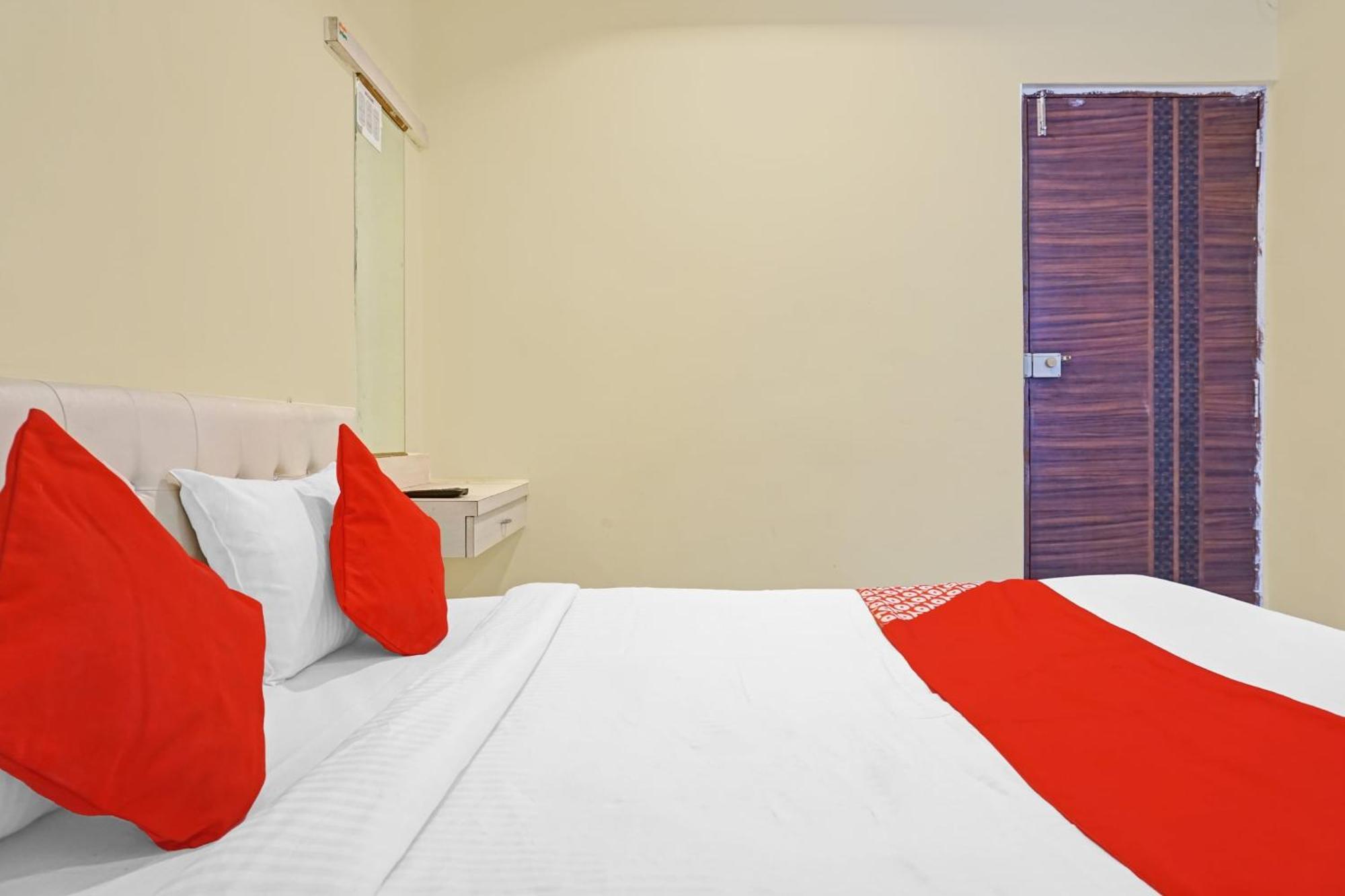 Hotel O 24K Inn Mundhwa Екстер'єр фото