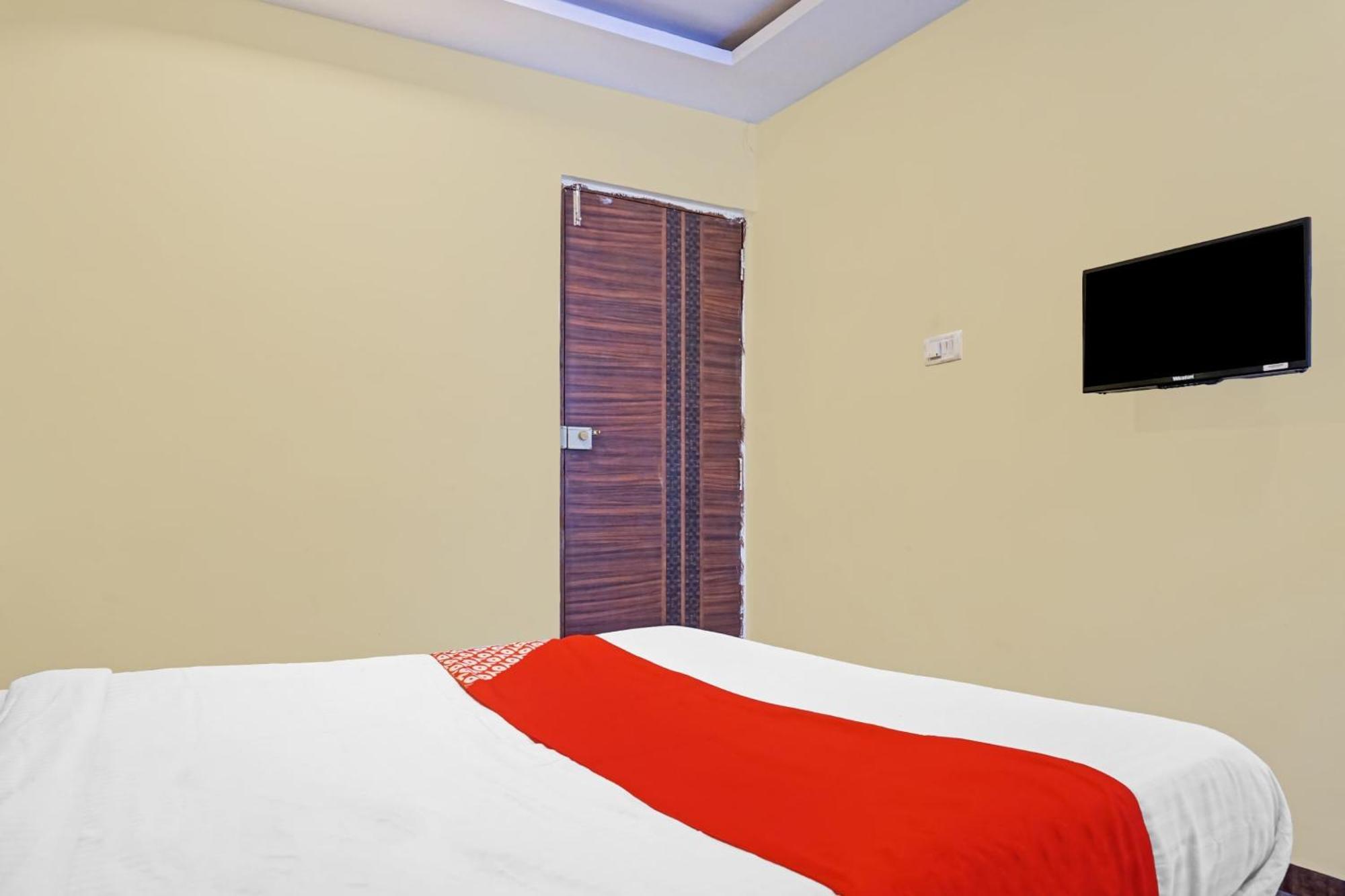 Hotel O 24K Inn Mundhwa Екстер'єр фото