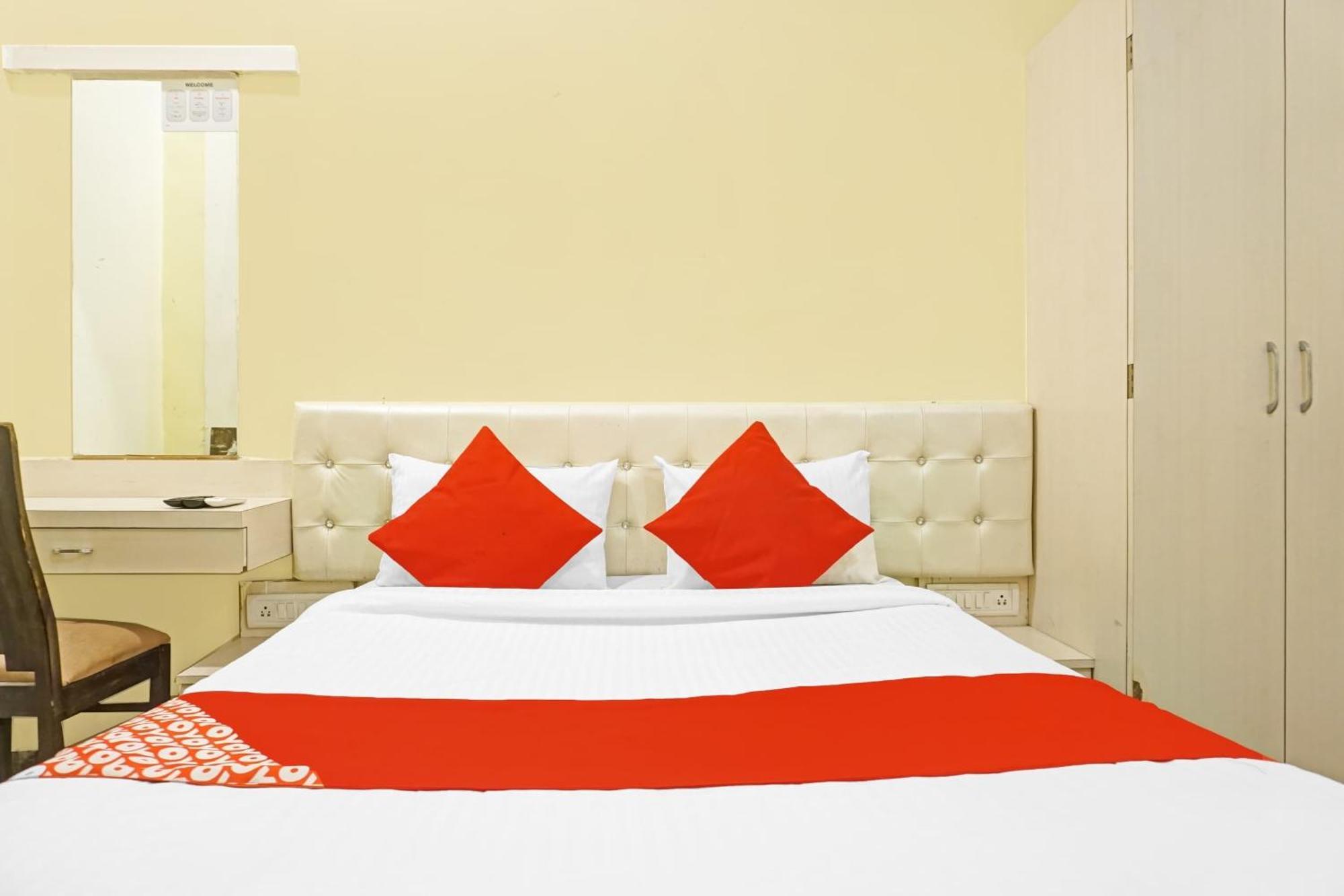 Hotel O 24K Inn Mundhwa Екстер'єр фото