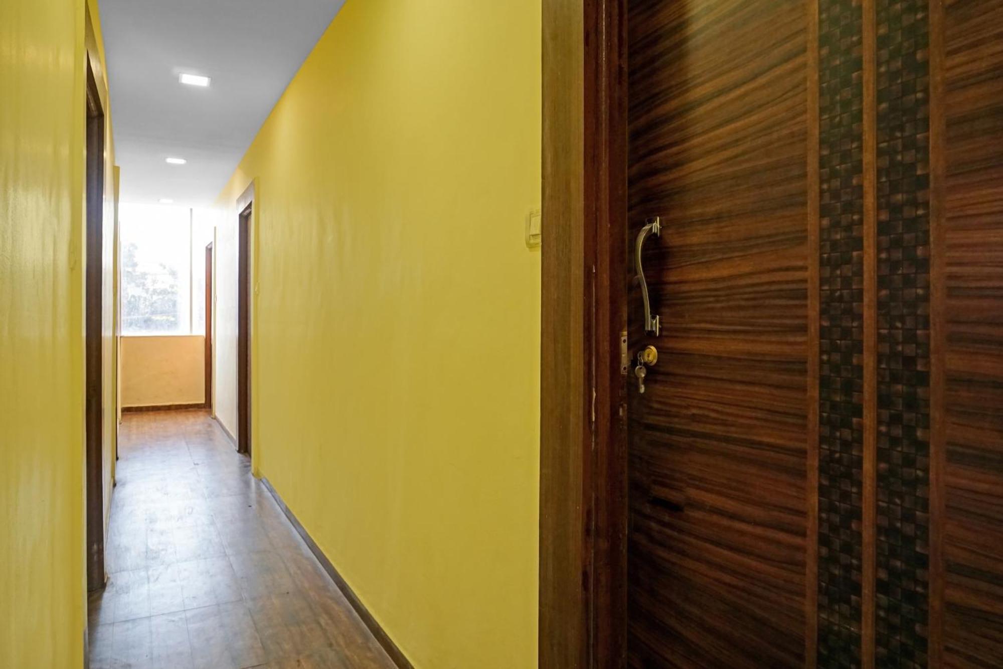 Hotel O 24K Inn Mundhwa Екстер'єр фото